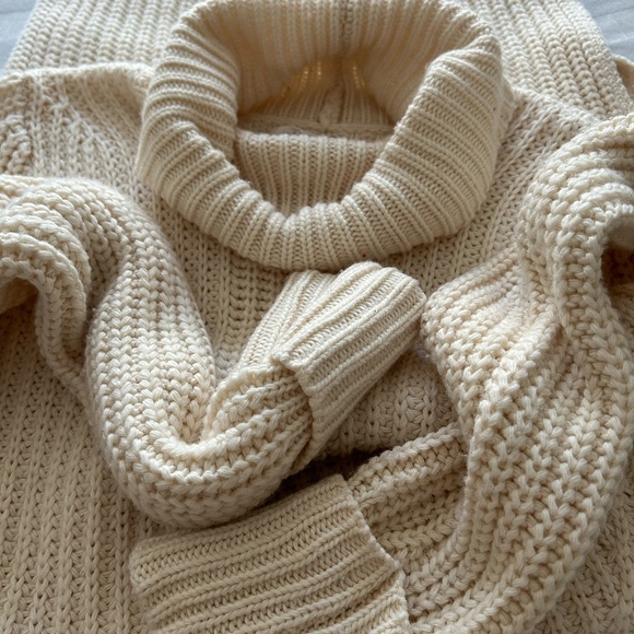 Max Studio knit turtleneck dress- size S - Picture 5 of 9